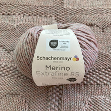Lade das Bild in den Galerie-Viewer, Merino Extrafine 5 Babydecke ``Nette``