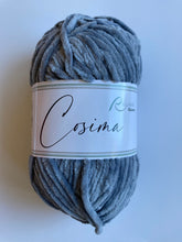 Lade das Bild in den Galerie-Viewer, COSIMA Chenillegarn Farbe 0014 silbergrau